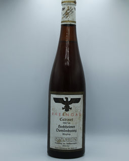 Weinflasche mit Weißwein, Rotwein, Rotweinflasche, Weißweinflasche mit gutem Etikett aus Deutschland, alter Wein in Weinflasche, gut erhaltener alter Wein, Weinrarität