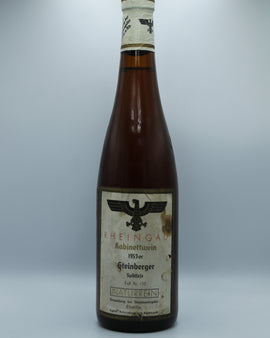 Weinflasche mit Weißwein, Rotwein, Rotweinflasche, Weißweinflasche mit gutem Etikett aus Deutschland, alter Wein in Weinflasche, gut erhaltener alter Wein, Weinrarität