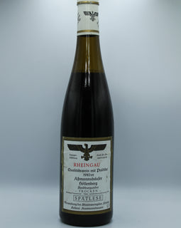 Weinflasche mit Weißwein, Rotwein, Rotweinflasche, Weißweinflasche mit gutem Etikett aus Deutschland, alter Wein in Weinflasche, gut erhaltener alter Wein, Weinrarität