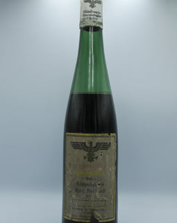 Weinflasche mit Weißwein, Rotwein, Rotweinflasche, Weißweinflasche mit gutem Etikett aus Deutschland, alter Wein in Weinflasche, gut erhaltener alter Wein, Weinrarität