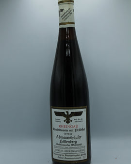 Weinflasche mit Weißwein, Rotwein, Rotweinflasche, Weißweinflasche mit gutem Etikett aus Deutschland, alter Wein in Weinflasche, gut erhaltener alter Wein 
