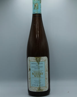 Weinflasche mit Weißwein, Rotwein, Rotweinflasche, Weißweinflasche mit gutem Etikett aus Deutschland, alter Wein in Weinflasche, gut erhaltener alter Wein, Weinrarität