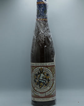Weinflasche mit Weißwein, Rotwein, Rotweinflasche, Weißweinflasche mit gutem Etikett aus Deutschland, alter Wein in Weinflasche, gut erhaltener alter Wein, Weinrarität