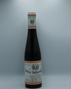 Weinflasche mit Weißwein, Rotwein, Rotweinflasche, Weißweinflasche mit gutem Etikett aus Deutschland, alter Wein in Weinflasche, gut erhaltener alter Wein, Weinrarität