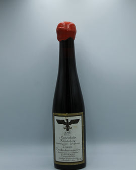 Weinflasche mit Weißwein, Rotwein, Rotweinflasche, Weißweinflasche mit gutem Etikett aus Deutschland, alter Wein in Weinflasche, gut erhaltener alter Wein, Weinrarität