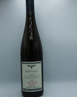 Weinflasche mit Weißwein, Rotwein, Rotweinflasche, Weißweinflasche mit gutem Etikett aus Deutschland, alter Wein in Weinflasche, gut erhaltener alter Wein, Weinrarität