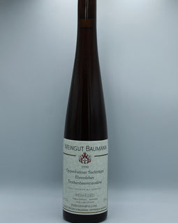 Weinflasche mit Weißwein, Rotwein, Rotweinflasche, Weißweinflasche mit gutem Etikett aus Deutschland, alter Wein in Weinflasche, gut erhaltener alter Wein, Weinrarität