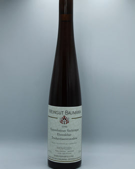 Weinflasche mit Weißwein, Rotwein, Rotweinflasche, Weißweinflasche mit gutem Etikett aus Deutschland, alter Wein in Weinflasche, gut erhaltener alter Wein, Weinrarität