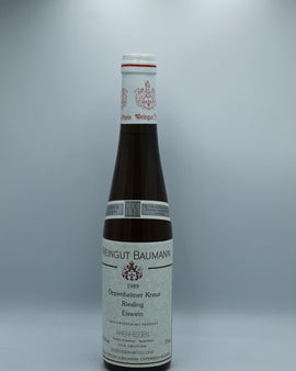 Weinflasche mit Weißwein, Rotwein, Rotweinflasche, Weißweinflasche mit gutem Etikett aus Deutschland, alter Wein in Weinflasche, gut erhaltener alter Wein, Weinrarität