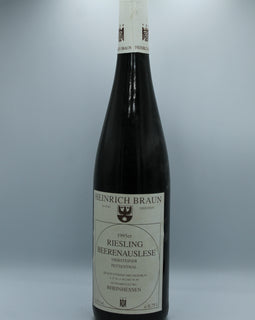 Weinflasche mit Weißwein, Rotwein, Rotweinflasche, Weißweinflasche mit gutem Etikett aus Deutschland, alter Wein in Weinflasche, gut erhaltener alter Wein, Weinrarität