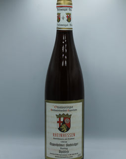 Weinflasche mit Weißwein, Rotwein, Rotweinflasche, Weißweinflasche mit gutem Etikett aus Deutschland, alter Wein in Weinflasche, gut erhaltener alter Wein, Weinrarität