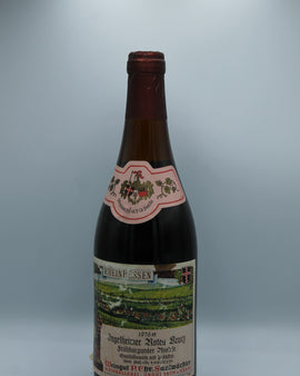 Weinflasche mit Weißwein, Rotwein, Rotweinflasche, Weißweinflasche mit gutem Etikett aus Deutschland, alter Wein in Weinflasche, gut erhaltener alter Wein, Weinrarität