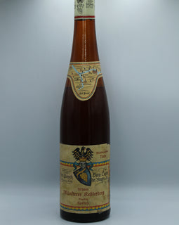 Weinflasche mit Weißwein, Rotwein, Rotweinflasche, Weißweinflasche mit gutem Etikett aus Deutschland, alter Wein in Weinflasche, gut erhaltener alter Wein, Weinrarität