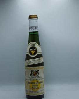 Weinflasche mit Weißwein, Rotwein, Rotweinflasche, Weißweinflasche mit gutem Etikett aus Deutschland, alter Wein in Weinflasche, gut erhaltener alter Wein, Weinrarität