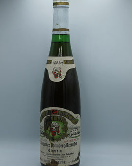 Weinflasche mit Weißwein, Rotwein, Rotweinflasche, Weißweinflasche mit gutem Etikett aus Deutschland, alter Wein in Weinflasche, gut erhaltener alter Wein, Weinrarität