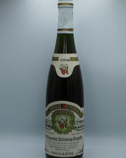 Weinflasche mit Weißwein, Rotwein, Rotweinflasche, Weißweinflasche mit gutem Etikett aus Deutschland, alter Wein in Weinflasche, gut erhaltener alter Wein, Weinrarität