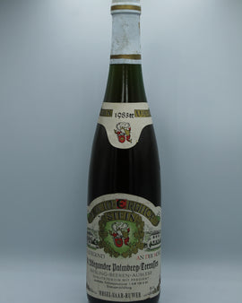 Weinflasche mit Weißwein, Rotwein, Rotweinflasche, Weißweinflasche mit gutem Etikett aus Deutschland, alter Wein in Weinflasche, gut erhaltener alter Wein, Weinrarität