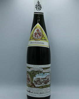 Weinflasche mit Weißwein, Rotwein, Rotweinflasche, Weißweinflasche mit gutem Etikett aus Deutschland, alter Wein in Weinflasche, gut erhaltener alter Wein, Weinrarität