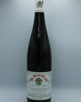 Weinflasche mit Weißwein, Rotwein, Rotweinflasche, Weißweinflasche mit gutem Etikett aus Deutschland, alter Wein in Weinflasche, gut erhaltener alter Wein, Weinrarität