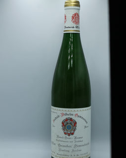 Weinflasche mit Weißwein, Rotwein, Rotweinflasche, Weißweinflasche mit gutem Etikett aus Deutschland, alter Wein in Weinflasche, gut erhaltener alter Wein, Weinrarität