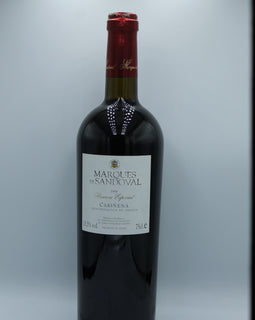 Weinflasche mit Weißwein, Rotwein, Rotweinflasche, Weißweinflasche mit gutem Etikett aus Deutschland, alter Wein in Weinflasche, gut erhaltener alter Wein, Weinrarität