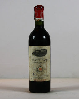 Weinflasche mit Weißwein, Rotwein, Rotweinflasche, Weißweinflasche mit gutem Etikett aus Deutschland, alter Wein in Weinflasche, gut erhaltener alter Wein, Weinrarität