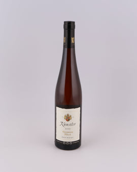 Weinflasche mit Weißwein, Rotwein, Rotweinflasche, Weißweinflasche mit gutem Etikett aus Deutschland, alter Wein in Weinflasche, gut erhaltener alter Wein, Weinrarität