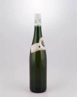 Weinflasche mit Weißwein, Rotwein, Rotweinflasche, Weißweinflasche mit gutem Etikett aus Deutschland, alter Wein in Weinflasche, gut erhaltener alter Wein, Weinrarität