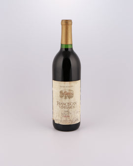 Weinflasche mit Weißwein, Weißweinflasche mit gutem Etikett aus Deutschland, alter Wein in Weinflasche, gut erhaltener alter Wein 