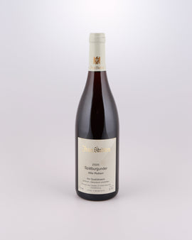 Weinflasche mit Weißwein, Rotwein, Rotweinflasche, Weißweinflasche mit gutem Etikett aus Deutschland, alter Wein in Weinflasche, gut erhaltener alter Wein, Weinrarität