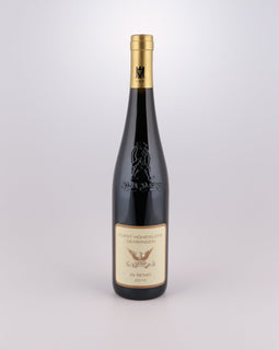 Weinflasche mit Weißwein, Rotwein, Rotweinflasche, Weißweinflasche mit gutem Etikett aus Deutschland, alter Wein in Weinflasche, gut erhaltener alter Wein, Weinrarität