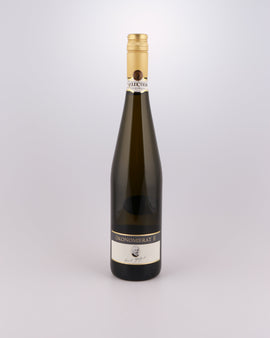 Weinflasche mit Weißwein, Rotwein, Rotweinflasche, Weißweinflasche mit gutem Etikett aus Deutschland, alter Wein in Weinflasche, gut erhaltener alter Wein, Weinrarität
