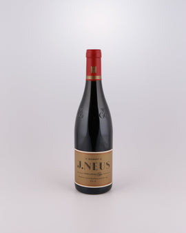 Weinflasche mit Weißwein, Rotwein, Rotweinflasche, Weißweinflasche mit gutem Etikett aus Deutschland, alter Wein in Weinflasche, gut erhaltener alter Wein, Weinrarität